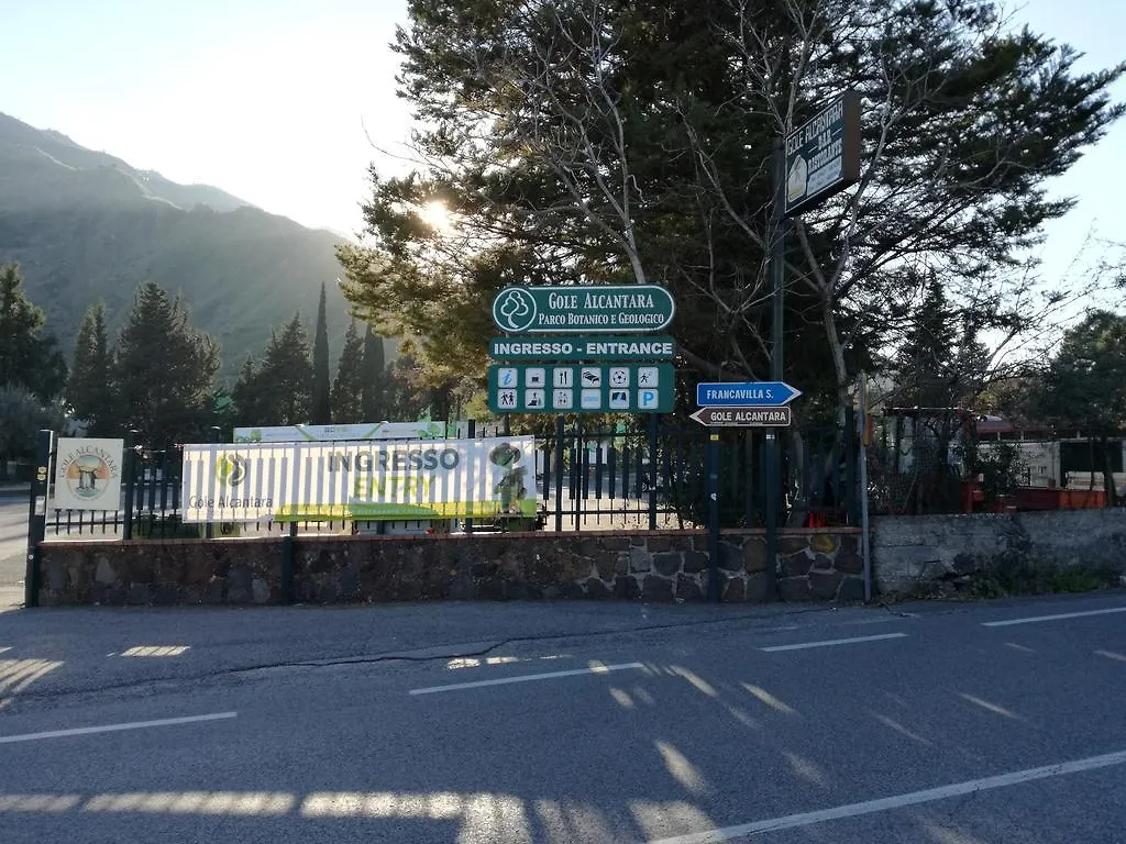 بيت للعطل Casa Fronte Gole Alcantara Motta Camastra